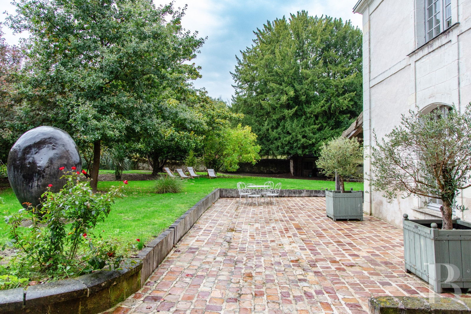 En Anjou, à l’ouest de Saumur,  un ancien presbytère du 18e siècle en bord de Loire pour de calmes séjours - photo  n°6